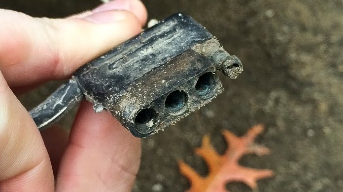 4 Pin corroded horrible